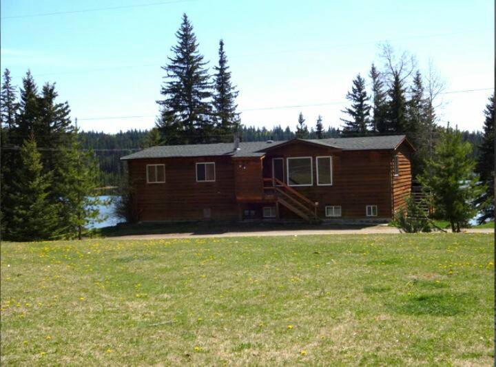 Wettstone Guest Ranch Bed and Breakfast Bridge Lake Rum bild