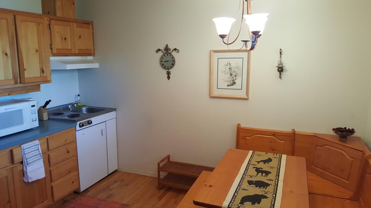 Wettstone Guest Ranch Bed and Breakfast Bridge Lake Exteriör bild