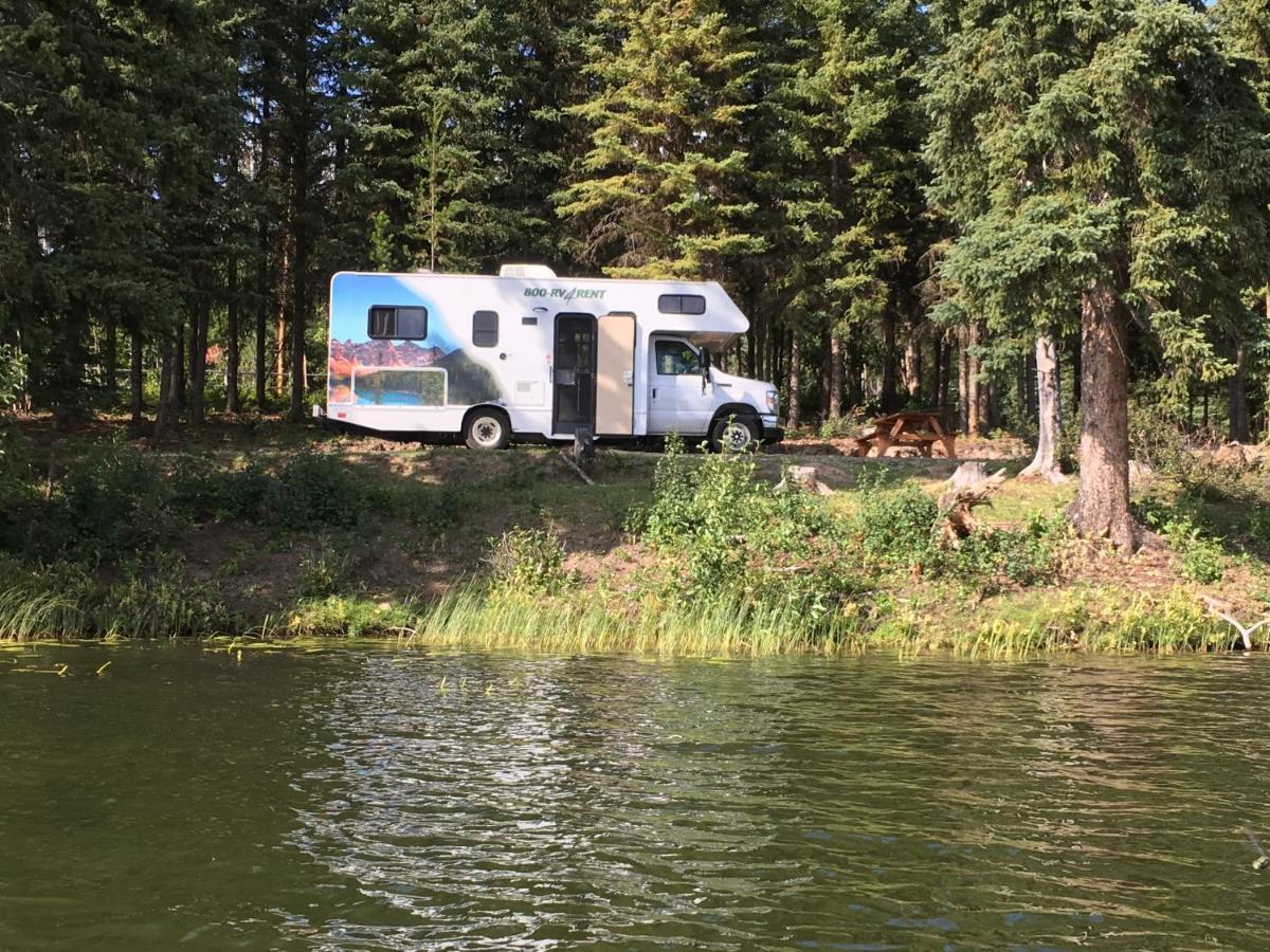 Wettstone Guest Ranch Bed and Breakfast Bridge Lake Exteriör bild