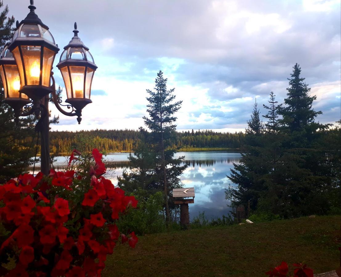 Wettstone Guest Ranch Bed and Breakfast Bridge Lake Exteriör bild